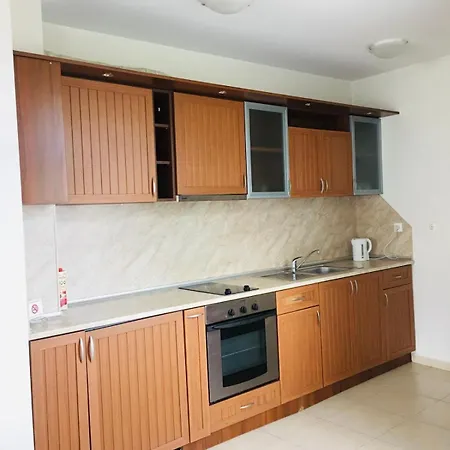 Beautiful Two Bedroom 4th Floor In Elegant Luxe With Pool, Sauna, Gym And Steam